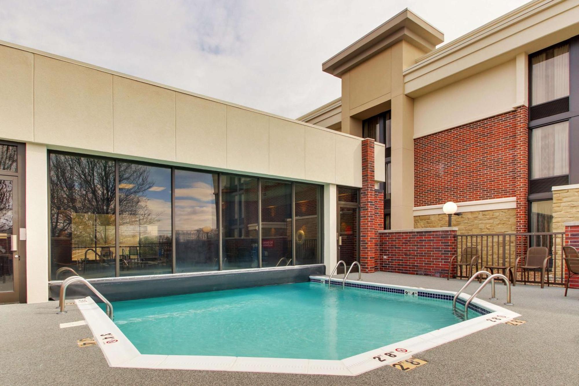 Drury Inn & Suites 포플러블러프 외부 사진