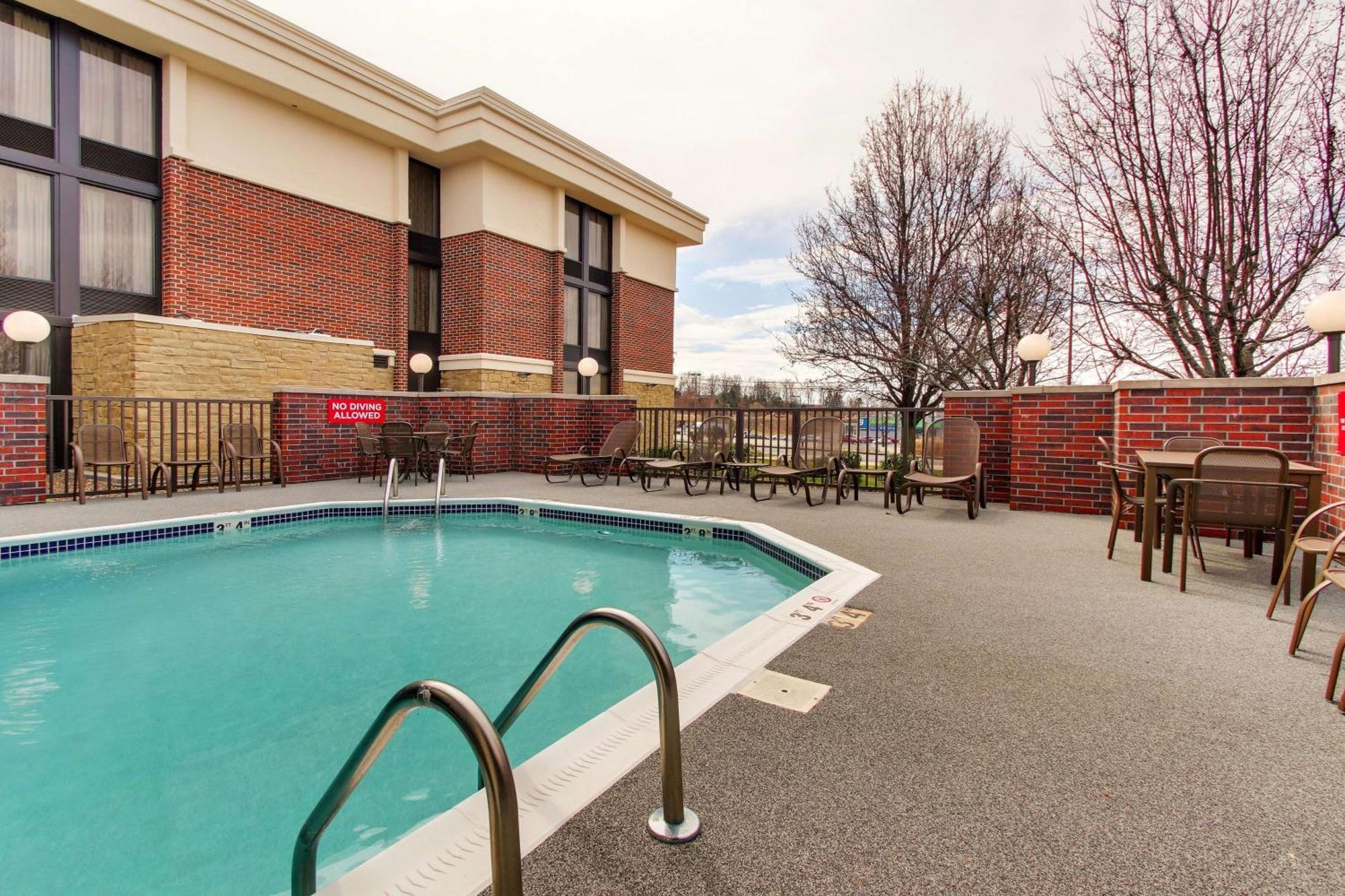 Drury Inn & Suites 포플러블러프 외부 사진