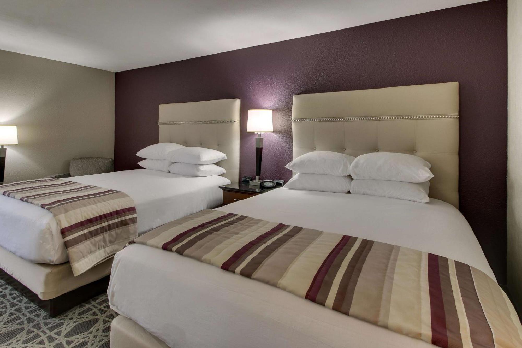 Drury Inn & Suites 포플러블러프 외부 사진
