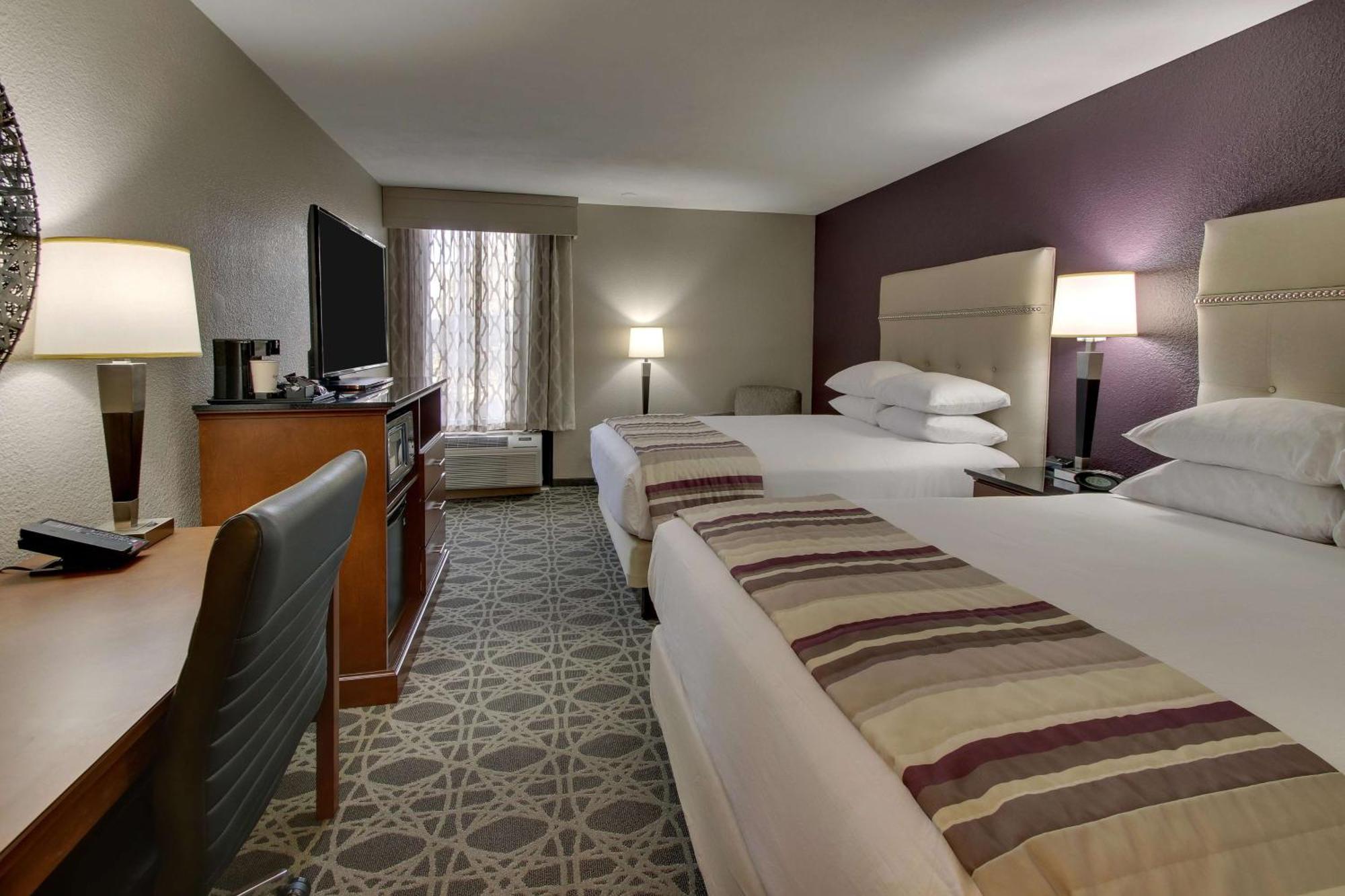Drury Inn & Suites 포플러블러프 외부 사진