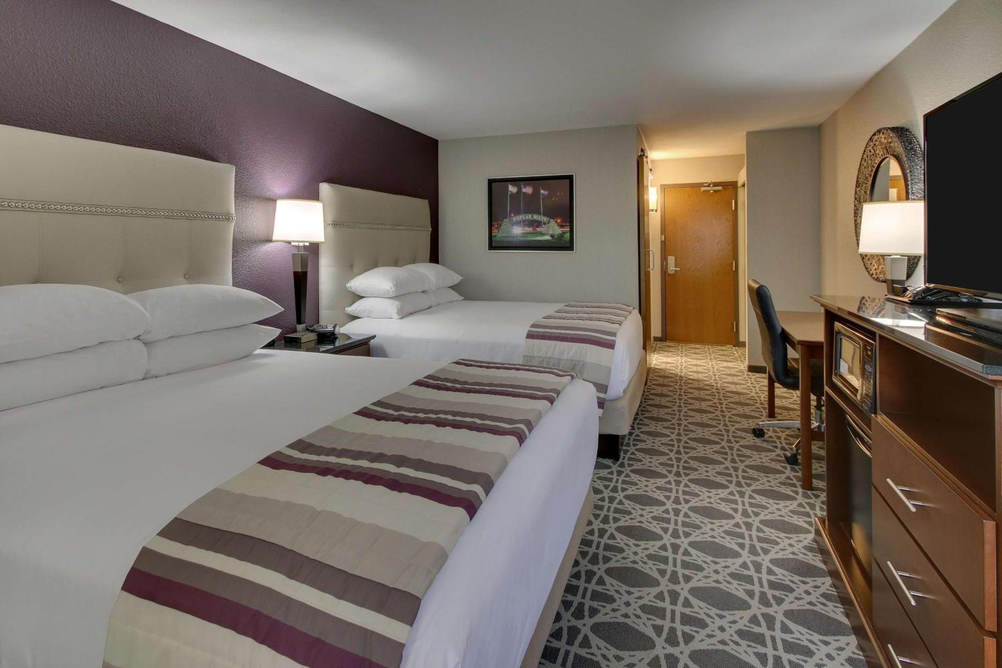 Drury Inn & Suites 포플러블러프 외부 사진