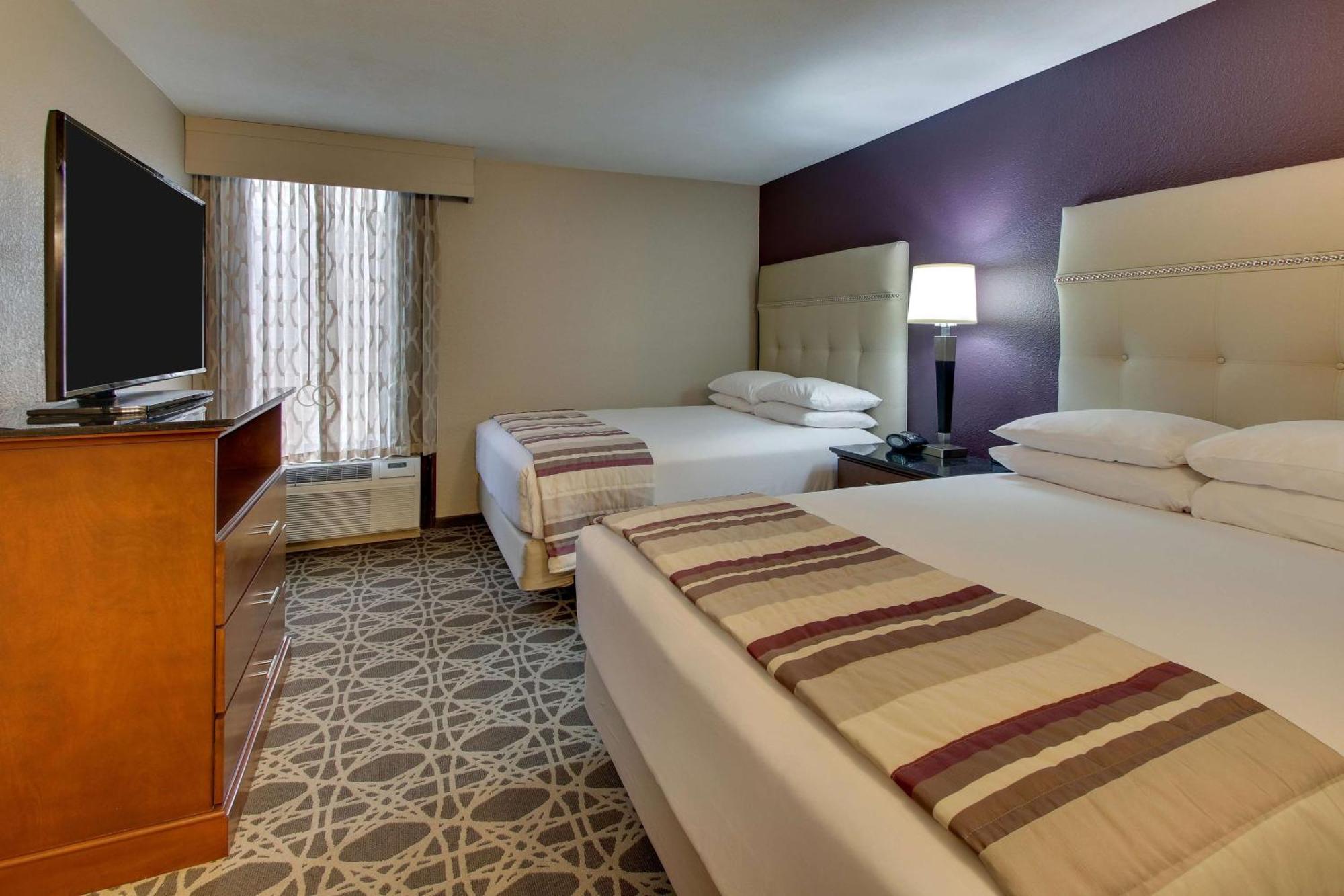 Drury Inn & Suites 포플러블러프 외부 사진