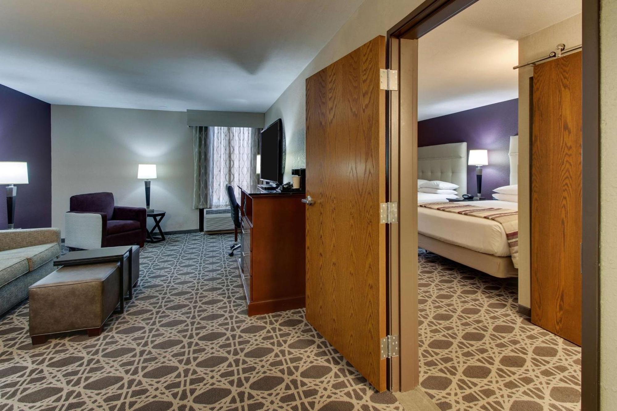 Drury Inn & Suites 포플러블러프 외부 사진