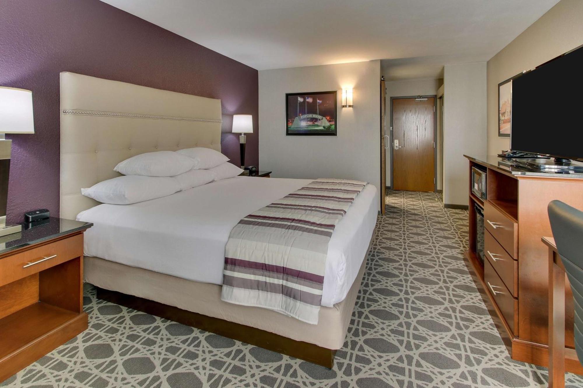 Drury Inn & Suites 포플러블러프 외부 사진