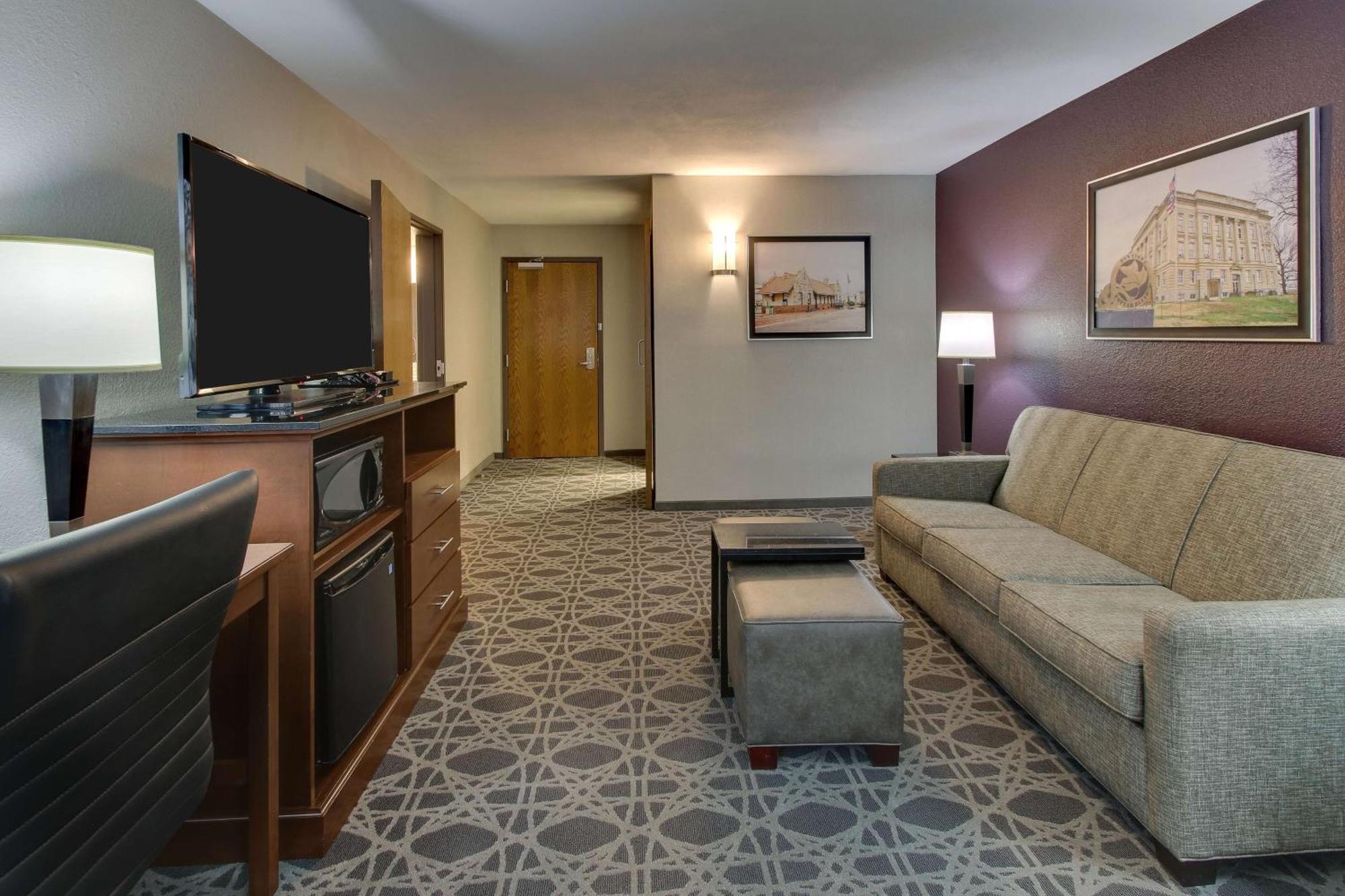 Drury Inn & Suites 포플러블러프 외부 사진