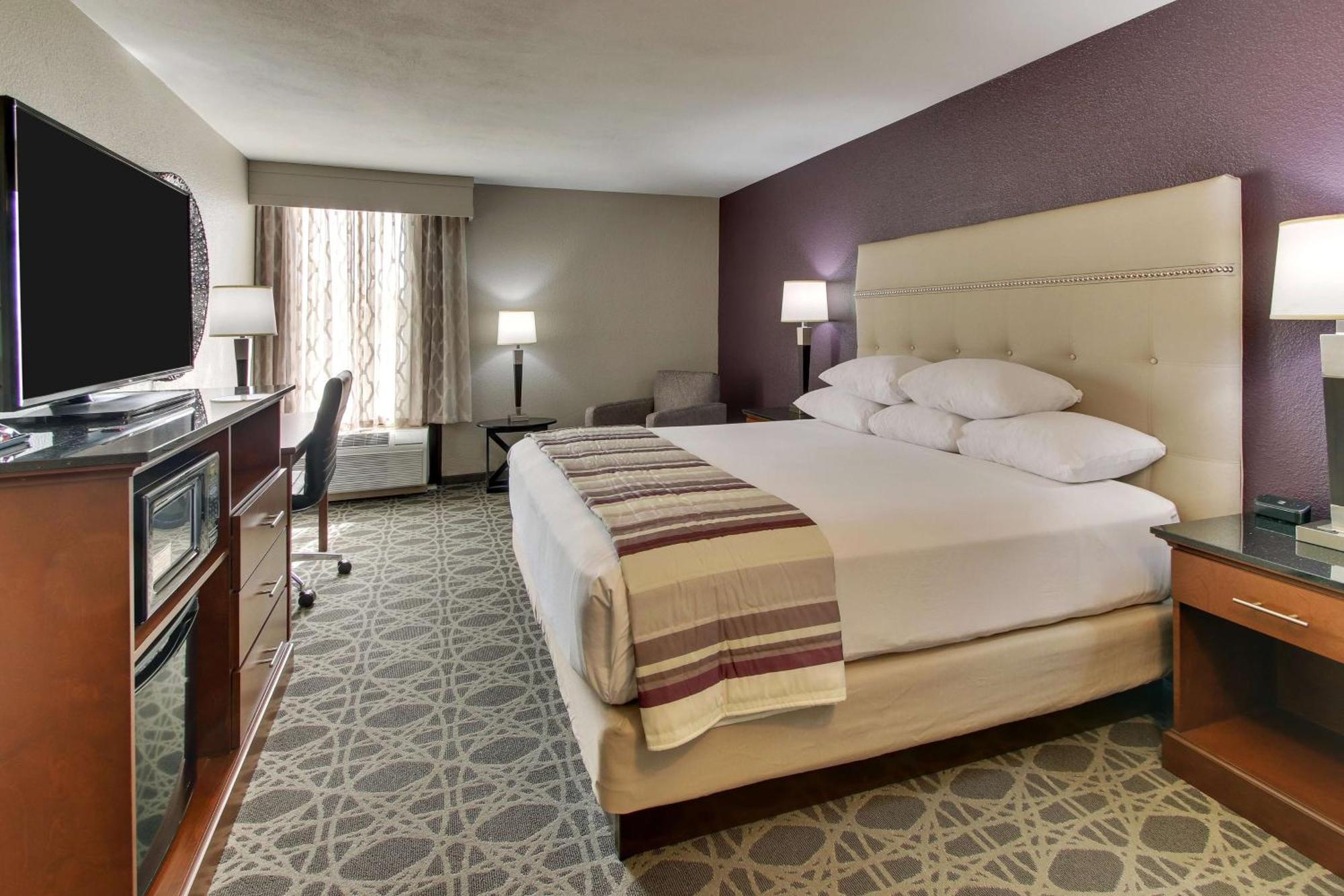 Drury Inn & Suites 포플러블러프 외부 사진
