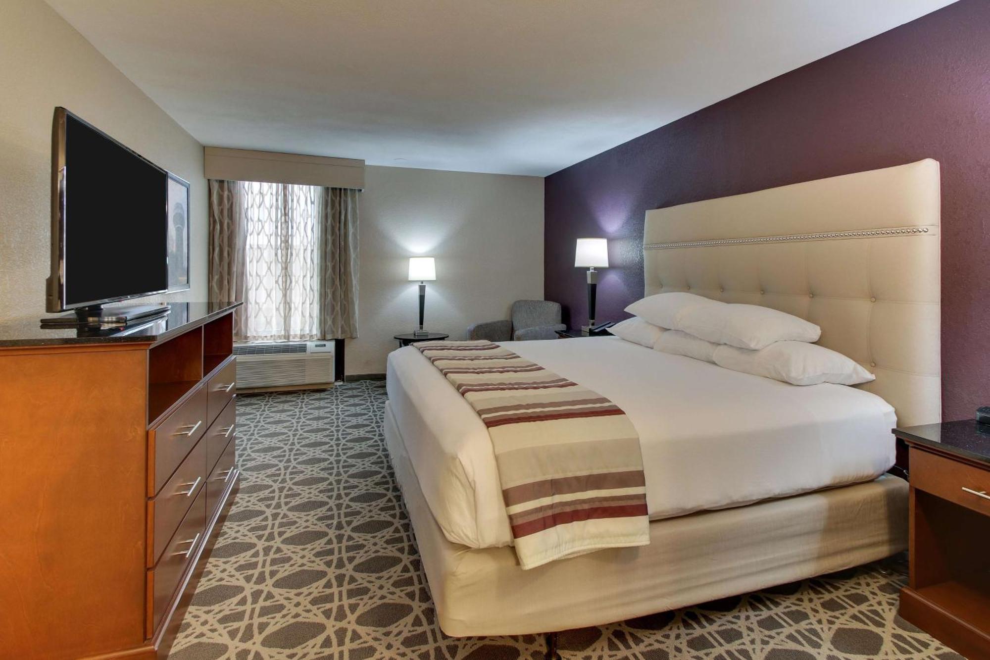 Drury Inn & Suites 포플러블러프 외부 사진