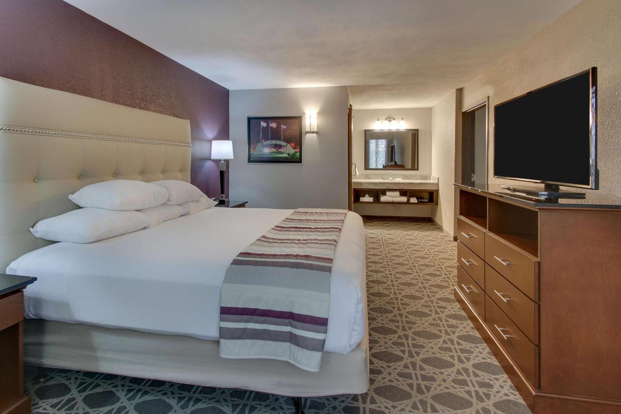 Drury Inn & Suites 포플러블러프 외부 사진