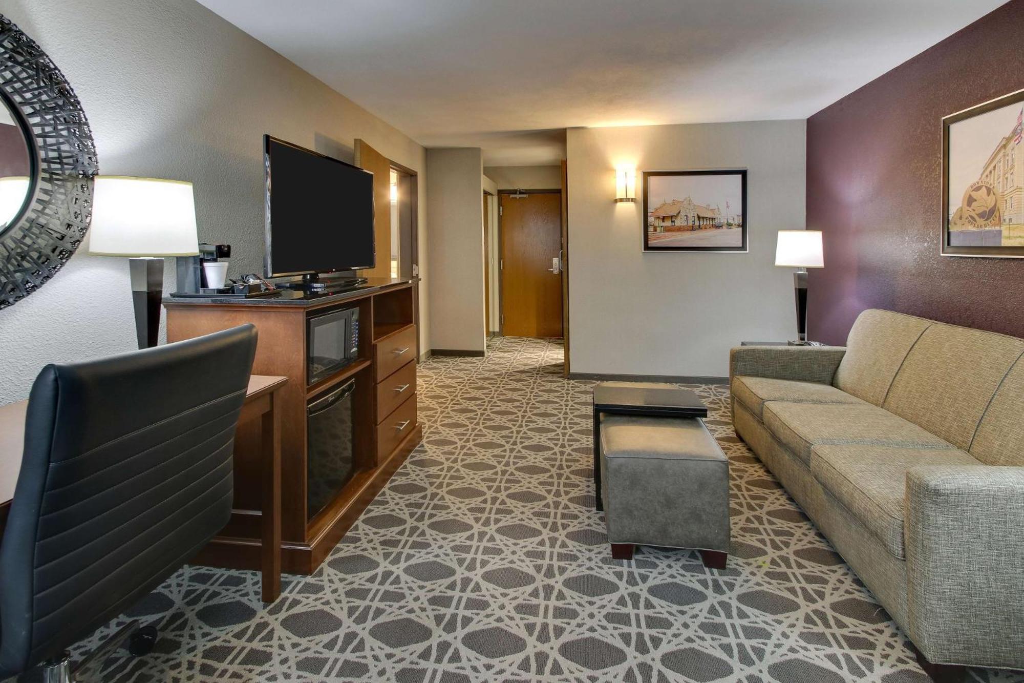 Drury Inn & Suites 포플러블러프 외부 사진