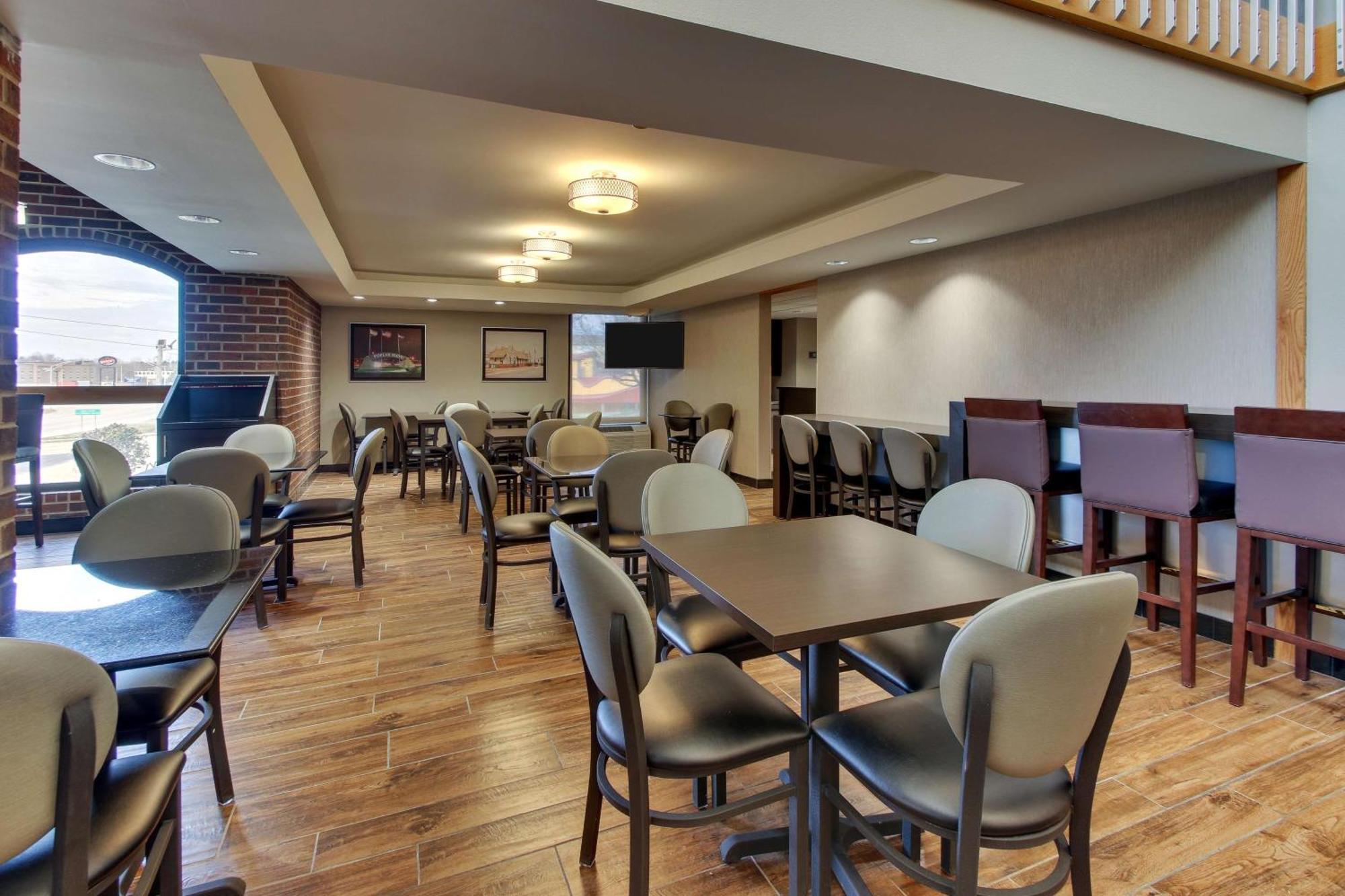 Drury Inn & Suites 포플러블러프 외부 사진