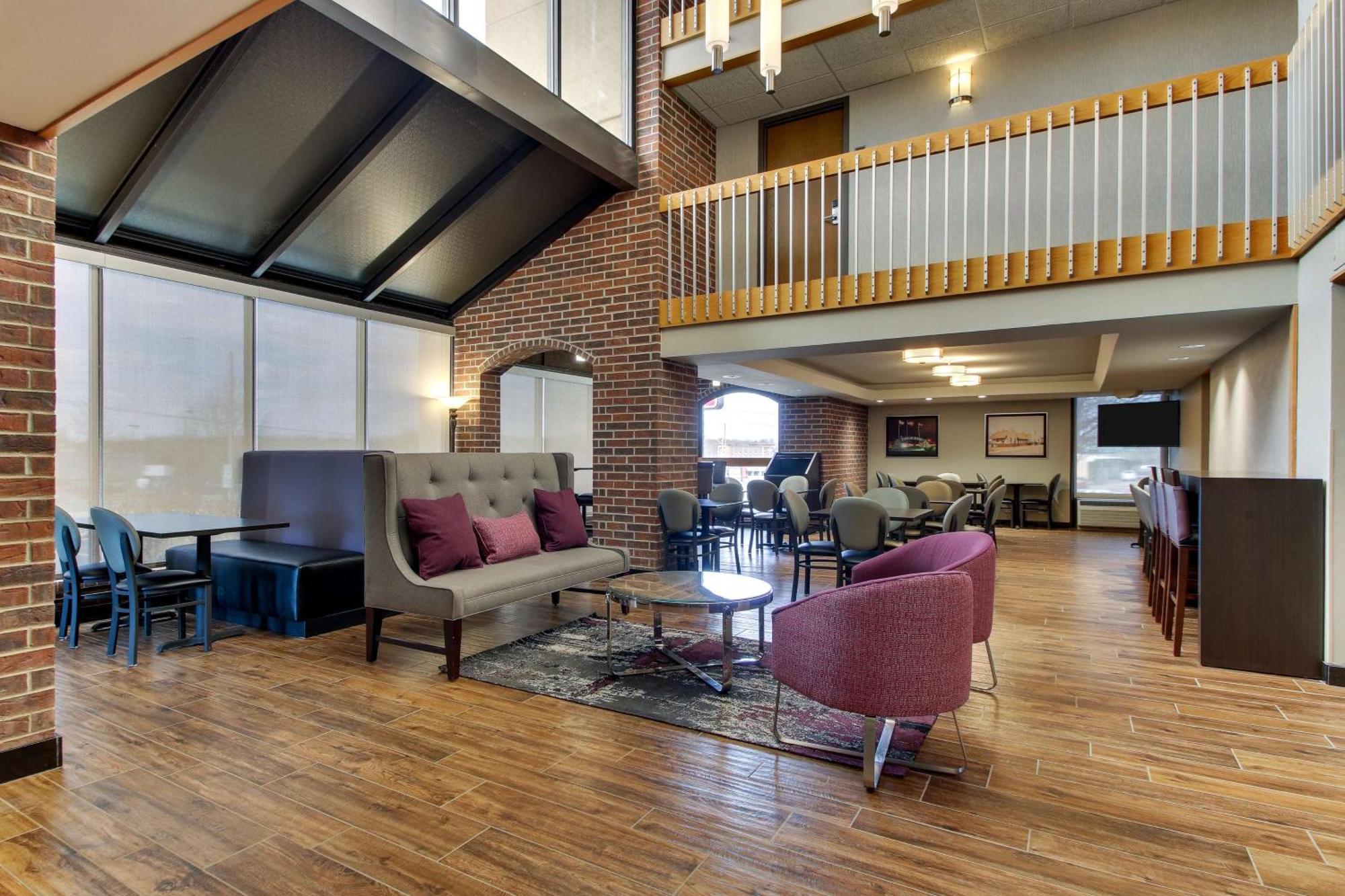 Drury Inn & Suites 포플러블러프 외부 사진