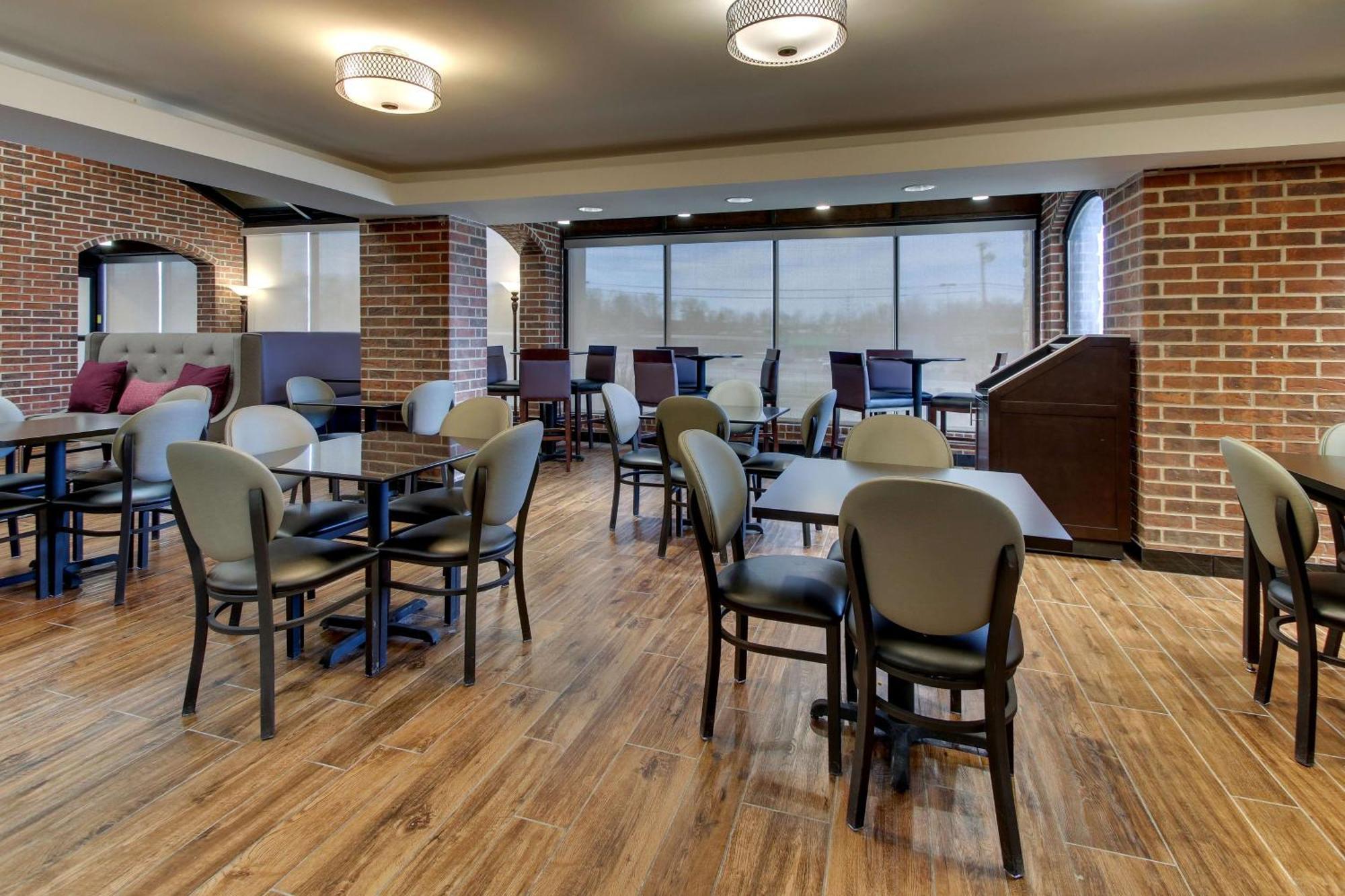 Drury Inn & Suites 포플러블러프 외부 사진