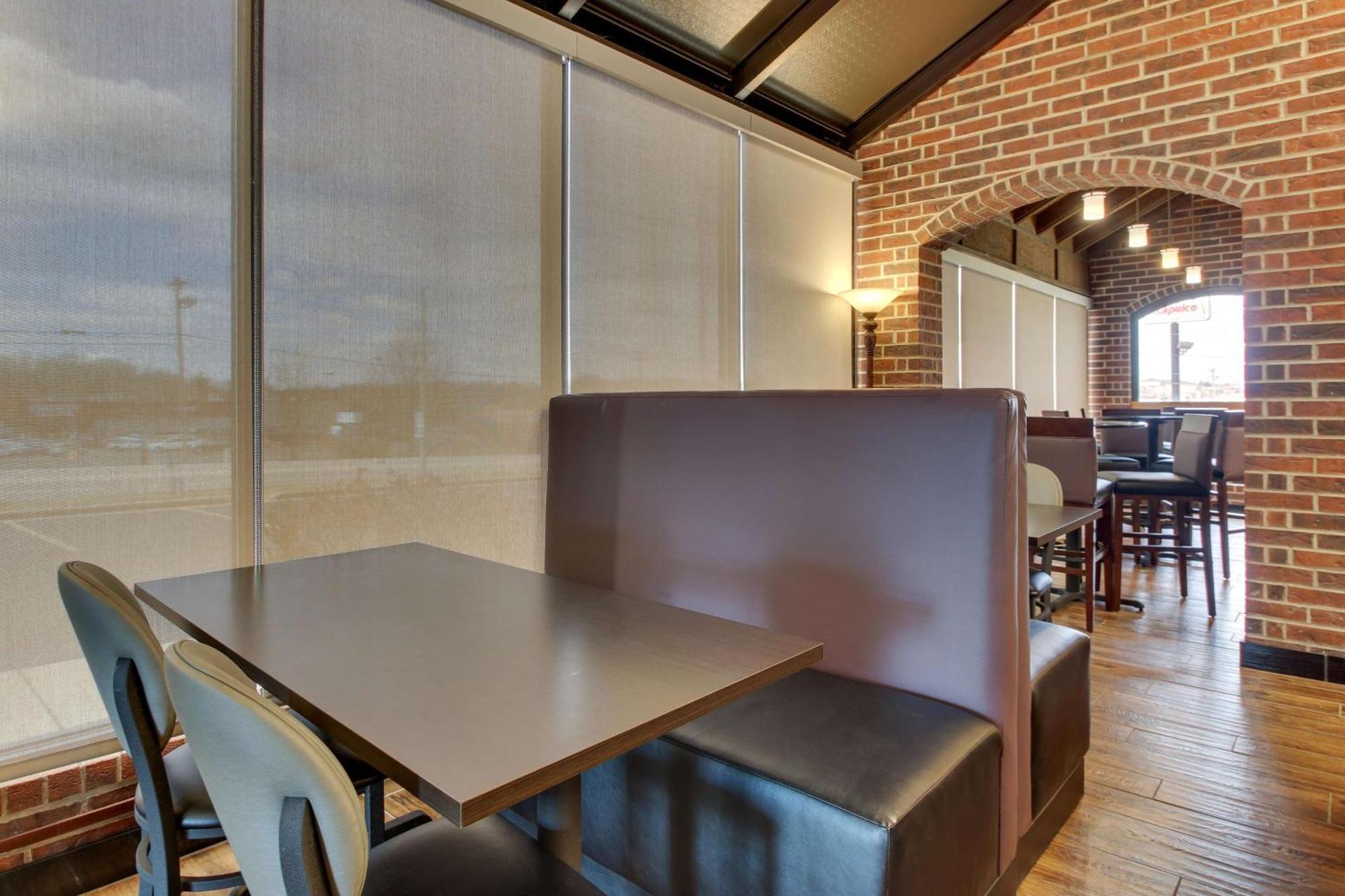 Drury Inn & Suites 포플러블러프 외부 사진