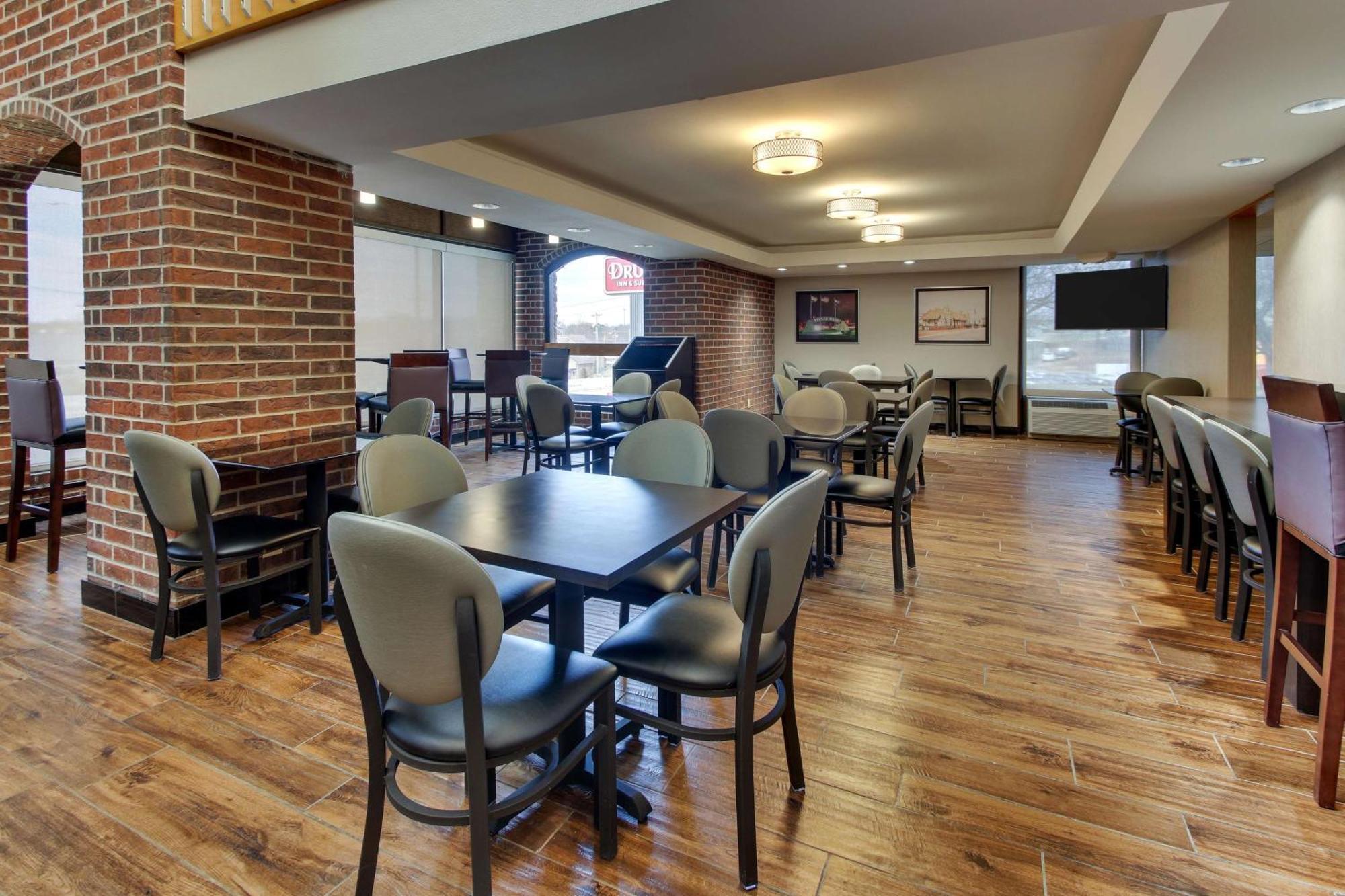 Drury Inn & Suites 포플러블러프 외부 사진