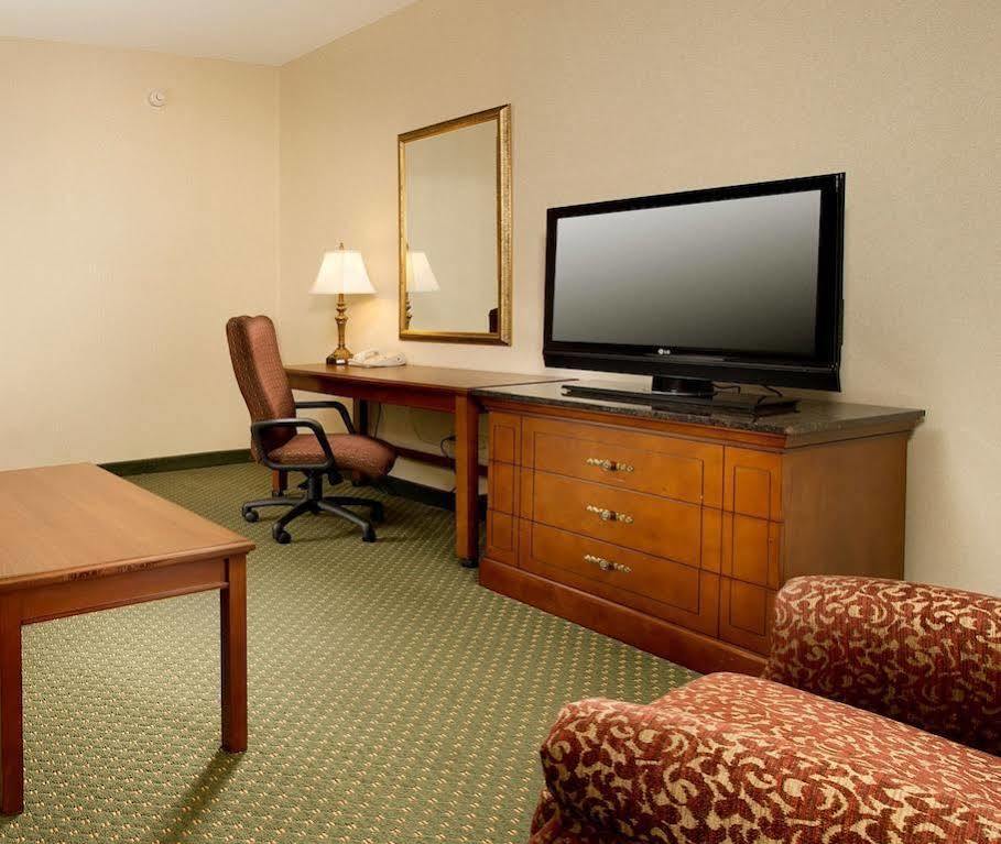 Drury Inn & Suites 포플러블러프 외부 사진